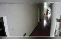 因室友电瓶燃爆烧伤案民事诉讼今日开庭，当事人：曾反复要求别带上楼，回来太晚没发现在充电